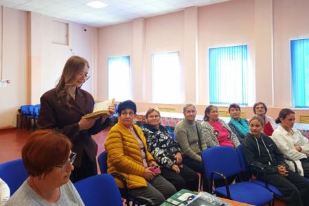 Саратовская область. Ровенские коммунисты к 130-летию Сергея Есенина провели литературно-музыкальную гостиную "Отговорила роща золотая"