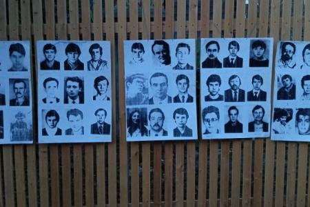 В Саратове состоялась акция памяти, посвященная 32-й годовщине со дня расстрела защитников Белого дома
