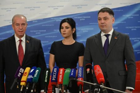 А.В. Корниенко, М.Н. Прусакова и С.Г. Левченко выступили перед журналистами в Госдуме