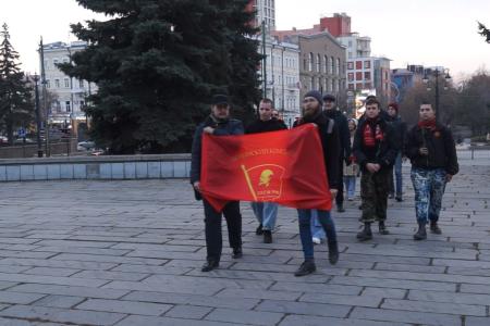 В Омске состоялись шествие и возложение цветов в День рождения комсомола