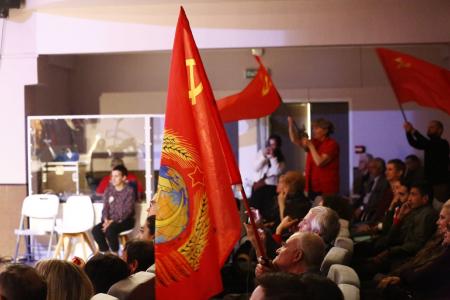 4 октября 2025 года в Москве при поддержке КПРФ прошел совместный концерт народного ансамбля «Гренада» и турецкой группы «Груп Йорум»