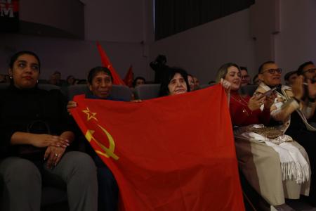 4 октября 2025 года в Москве при поддержке КПРФ прошел совместный концерт народного ансамбля «Гренада» и турецкой группы «Груп Йорум»