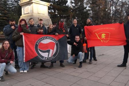 В Омске состоялись шествие и возложение цветов в День рождения комсомола