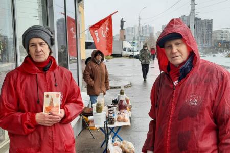 В Иванове коммунисты агитировали за Программу Победы КПРФ в преддверии Дня Великой Октябрьской социалистической революции