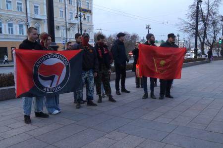 В Омске состоялись шествие и возложение цветов в День рождения комсомола
