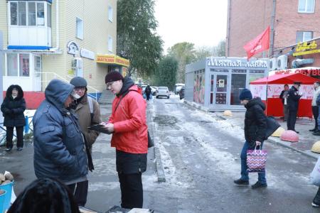 Красные палатки в Омске: и в метель, и в слякоть, и в гололёд
