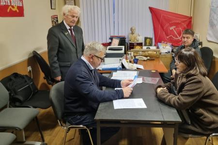 Руководитель фракции КПРФ Александр Наумов провел прием граждан в Ленинском городском округе