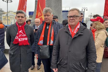 Руководитель фракции КПРФ в Мособлдуме Александр Наумов принял участие в мероприятиях, посвященных 108-й годовщине Великого Октября