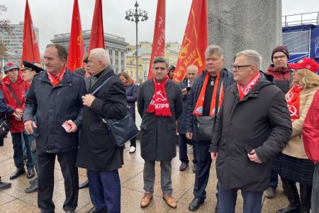 Руководитель фракции КПРФ в Мособлдуме Александр Наумов принял участие в мероприятиях, посвященных 108-й годовщине Великого Октября