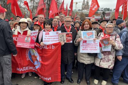 Руководитель фракции КПРФ в Мособлдуме Александр Наумов принял участие в мероприятиях, посвященных 108-й годовщине Великого Октября