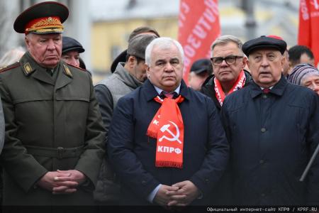 Руководитель фракции КПРФ в Мособлдуме Александр Наумов принял участие в мероприятиях, посвященных 108-й годовщине Великого Октября