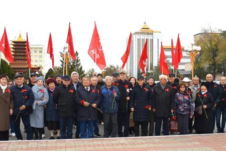 В Калмыкии широко отметили 108-ю годовщину Великой Октябрьской социалистической революции