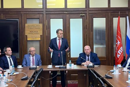 Юрий Афонин в Госдуме встретился с сотрудниками Академии управления МВД России