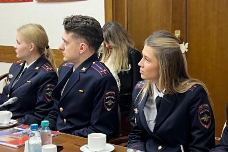 Юрий Афонин в Госдуме встретился с сотрудниками Академии управления МВД России