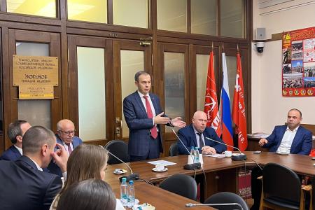 Юрий Афонин в Госдуме встретился с сотрудниками Академии управления МВД России