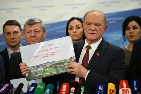 Г.А. Зюганов: Наши предложения обобщены в «Программе Победы». Пресс-подход лидера КПРФ в Госдуме 18 ноября 2025 года