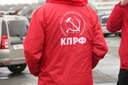 В Челябинске состоялся автопробег в честь 108-й годовщины Великого Октября