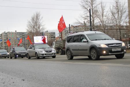 В Челябинске состоялся автопробег в честь 108-й годовщины Великого Октября
