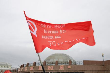 В Челябинске состоялся автопробег в честь 108-й годовщины Великого Октября