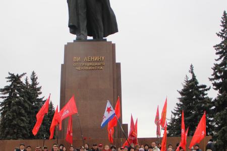В Челябинске состоялся автопробег в честь 108-й годовщины Великого Октября