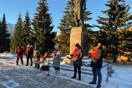 Заполярье. Митинг в Нарьян-Маре в честь Великой Октябрьской социалистической революции