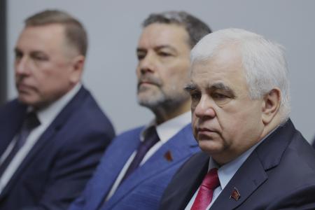 Роберто Томас Моралес Охеда во главе кубинской делегации встретился с Геннадием Зюгановым и вручил Ивану Мельникову Орден “Солидарность”
