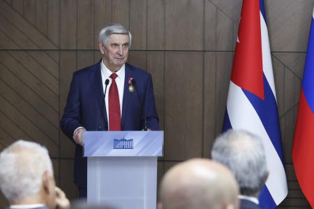 Роберто Томас Моралес Охеда во главе кубинской делегации встретился с Геннадием Зюгановым и вручил Ивану Мельникову Орден “Солидарность”