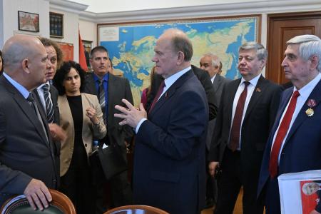 Роберто Томас Моралес Охеда во главе кубинской делегации встретился с Геннадием Зюгановым и вручил Ивану Мельникову Орден “Солидарность”