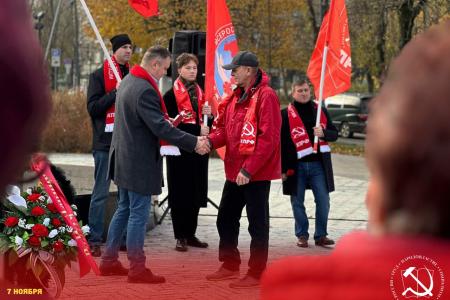Калининград встречает годовщину революции