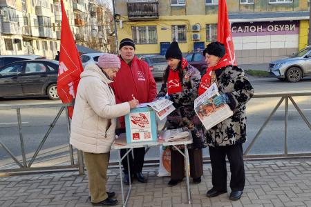Рязань. В рамках Народного референдума состоялась серия красных пикетов