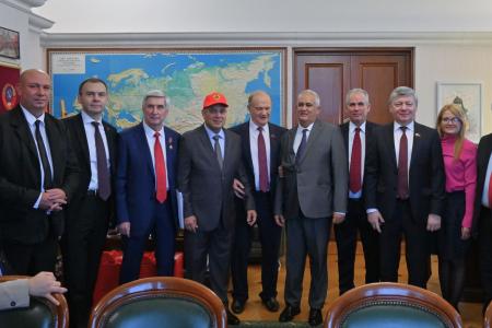 Роберто Томас Моралес Охеда во главе кубинской делегации встретился с Геннадием Зюгановым и вручил Ивану Мельникову Орден “Солидарность”