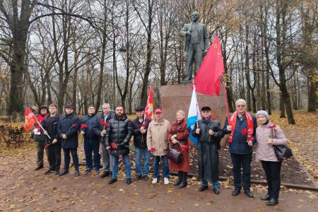 Санкт-Петербург. Районные комитеты КПРФ провели акции в честь дня Октябрьской революции