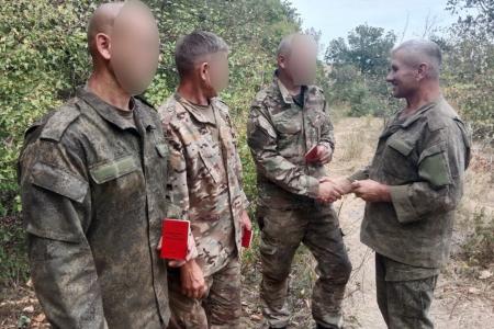 Новгородский коммунист получил боевую награду
