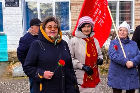 В селе Хомутинино Челябинской области открыли бюст В.И. Ленину