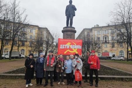 Санкт-Петербург. Районные комитеты КПРФ провели акции в честь дня Октябрьской революции