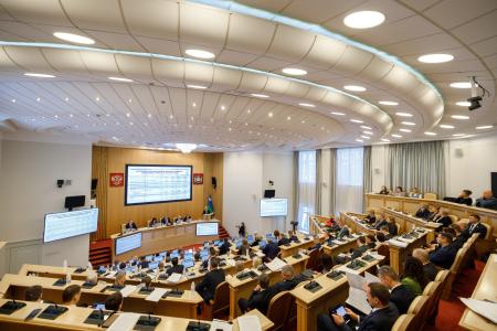 "Учтены интересы богатеев, но не замечены проблемы простых югорчан". Коммунисты Югры о проекте регионального бюджета