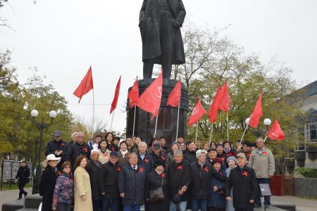 В Калмыкии широко отметили 108-ю годовщину Великой Октябрьской социалистической революции