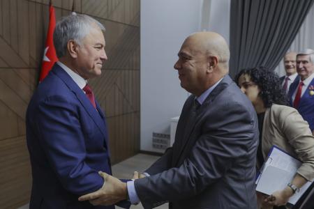 Роберто Томас Моралес Охеда во главе кубинской делегации встретился с Геннадием Зюгановым и вручил Ивану Мельникову Орден “Солидарность”