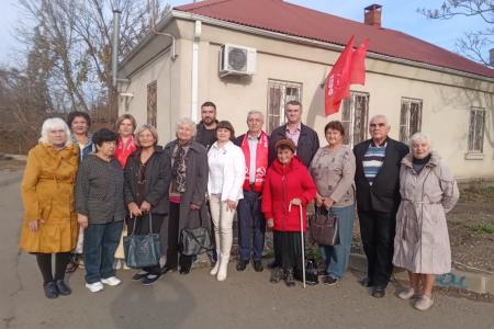 Краснодарский край. Коммунист-депутат Госдумы Н.И. Осадчий провел в Тимашевске встречу с партийным активом и избирателями