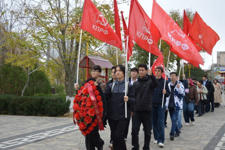 В Калмыкии широко отметили 108-ю годовщину Великой Октябрьской социалистической революции