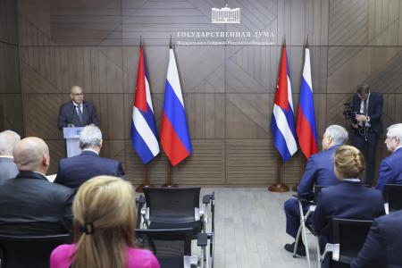 Роберто Томас Моралес Охеда во главе кубинской делегации встретился с Геннадием Зюгановым и вручил Ивану Мельникову Орден “Солидарность”
