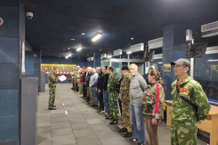 «Держим порох сухим!»: челябинские офицеры провели традиционные стрелковые соревнования