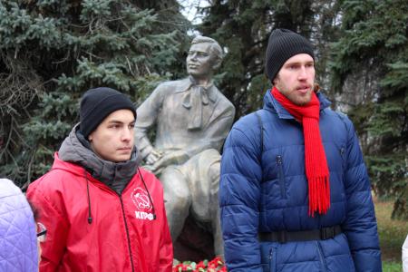 КПРФ провела шествие в Ижевске в честь 105-летия государственности удмуртского народа