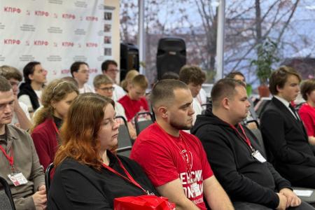 В Петрозаводске открылся межрегиональный слет комсомольского актива Северо-Запада России
