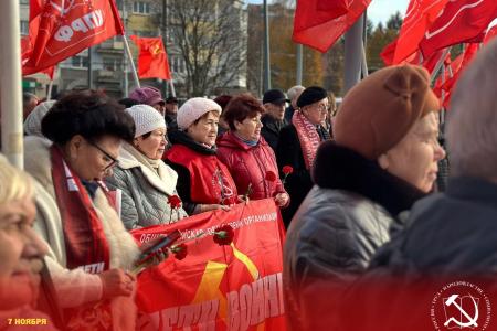 Калининград встречает годовщину революции