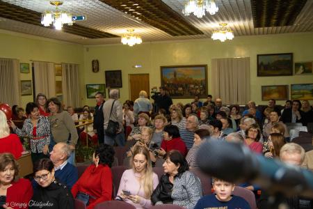 В Омском обкоме КПРФ состоялся праздничный концерт