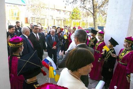 Вице-спикер парламента Калмыкии Николай Нуров поздравил лаганцев с 90-летием района