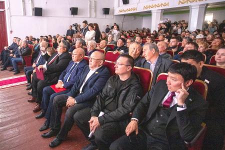 Вице-спикер парламента Калмыкии Николай Нуров поздравил лаганцев с 90-летием района
