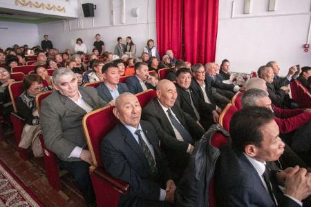 Вице-спикер парламента Калмыкии Николай Нуров поздравил лаганцев с 90-летием района