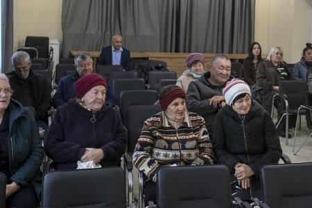 Депутат фракции КПРФ в Народном Хурале Калмыкии Петр Эрендженов провел встречу с избирателями в селе Приютное